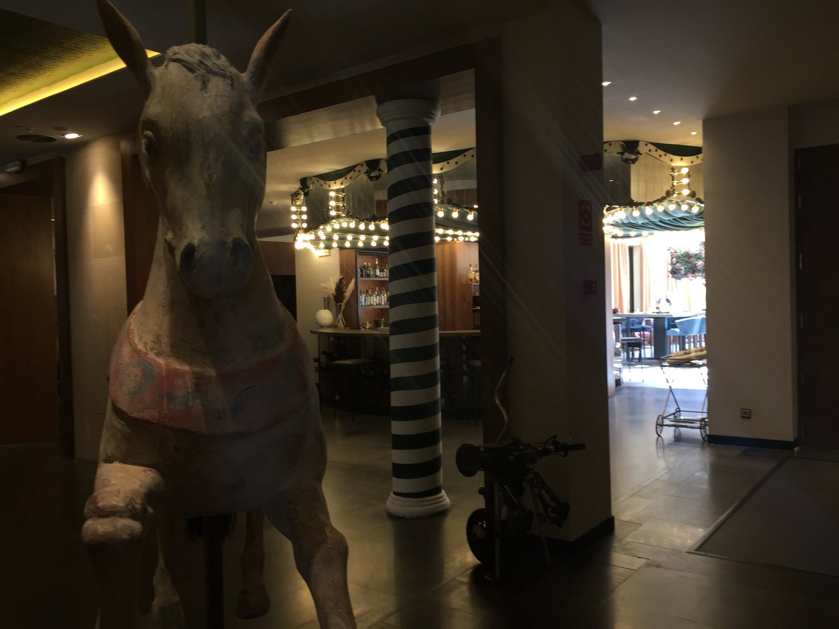 aransunner's tweet photo. Quizás el hotel más bonito que he visto “pasen y vean” #vinccisoho https://t.co/9qVahoOAGT