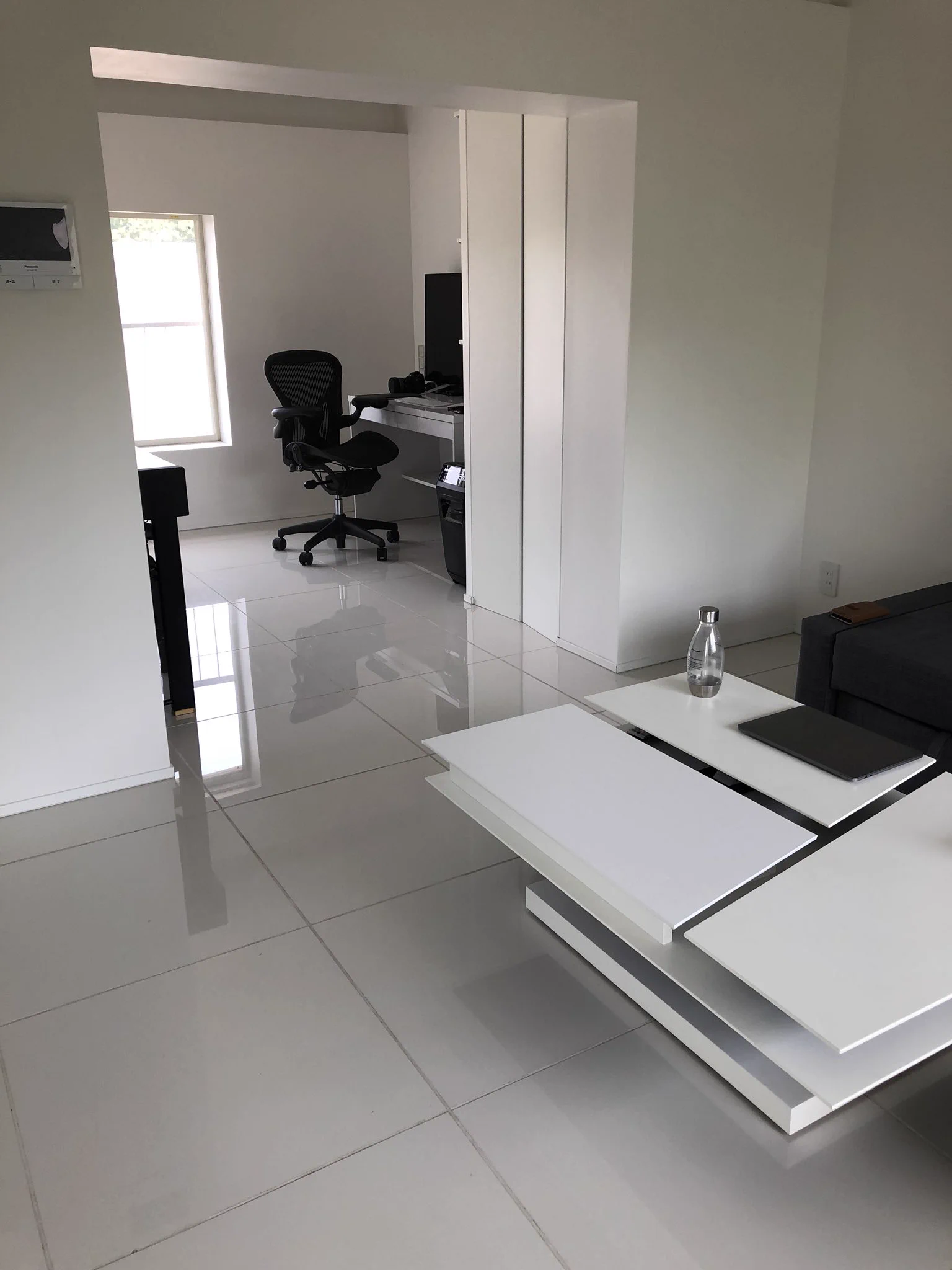 団地に突如現れた未来感あふれるマンション！これは暮らしてみたくなる！