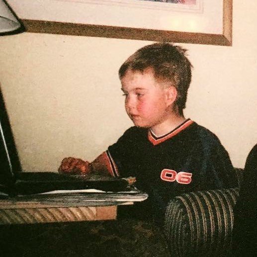 bleedingblueboy's tweet photo. mikey discovers the internet, putting him into an instant trance—circa 2006 https://t.co/MsMwQwWZZl https://t.co/J6OeHD2Usf