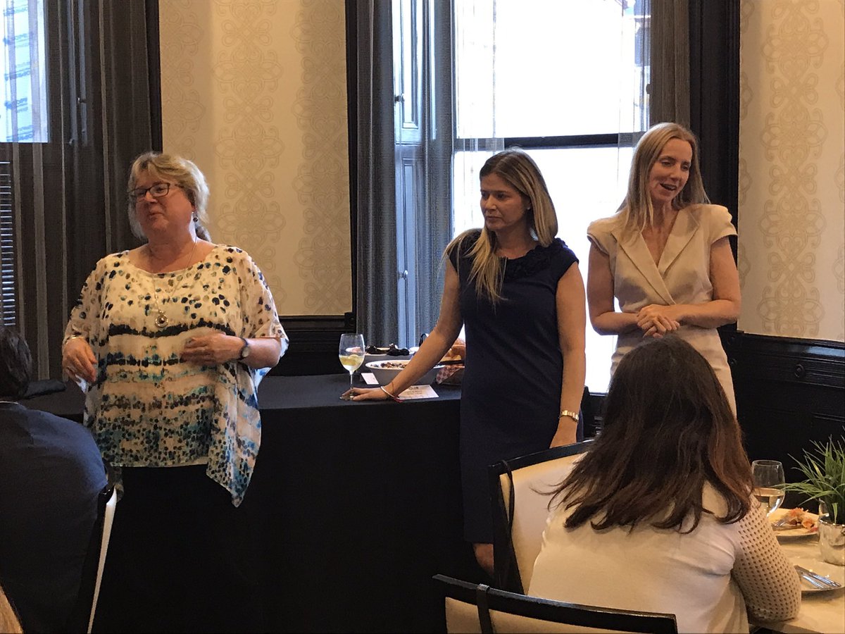 LMAcanada's tweet photo. A fun evening with our #LMAExec CMO SIG learning how to BBQ St Louis style.  Thank you to #unclesmoke for all the tips.  A big shout out to our sponsors @alexatranslate and @mondaq  - thank you for your generous support - we 💜you. @LMAintl #legalmarketing https://t.co/F6a7JCOKGv