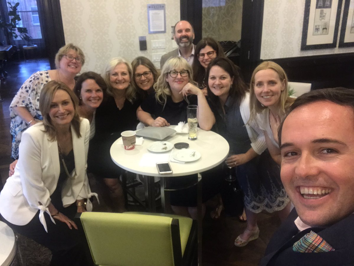 LMAcanada's tweet photo. A fun evening with our #LMAExec CMO SIG learning how to BBQ St Louis style.  Thank you to #unclesmoke for all the tips.  A big shout out to our sponsors @alexatranslate and @mondaq  - thank you for your generous support - we 💜you. @LMAintl #legalmarketing https://t.co/F6a7JCOKGv