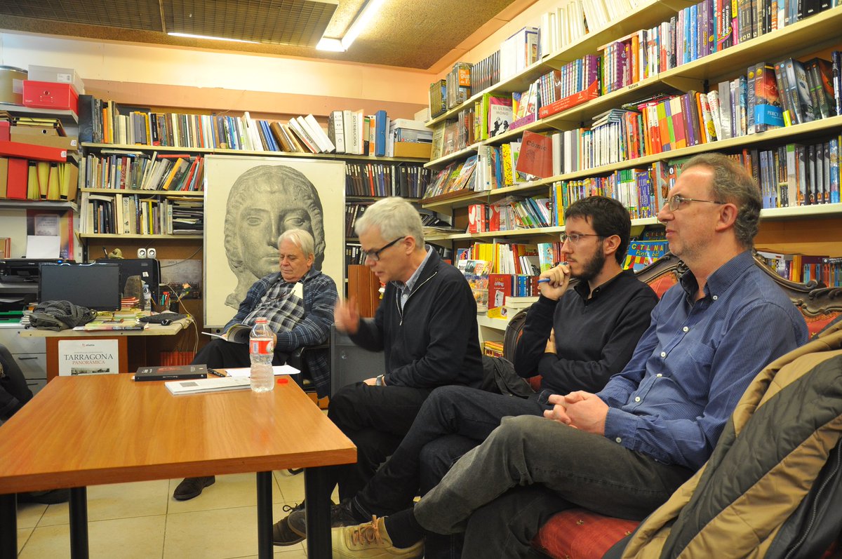 fetatarragona's tweet photo. 'El darrer acte a la Llibreria de la Rambla'. Article de l'escriptor Joan Cavallé, que avui presenta al seu últim llibre @LlibreriaRambla Un acte amb connotacions especials #Tarragona @TGNcultura https://t.co/d3uWVwIXnj https://t.co/fi8kbs0wdD