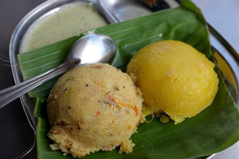 itriponfood's tweet photo. #BangaloreEaterinery
#MustTry the Khara Bath &amp; Kesari Bath combo on Old Bangalore #Foodtrail.
This is fantastic combination of savoury Khara Bath (Upma) which is made of spiced semolina. Its sweet twin is Kesari Bath, an amasing sweet dish made from semolina. 
Pic: BuzzPickers https://t.co/VldmK5Px4B