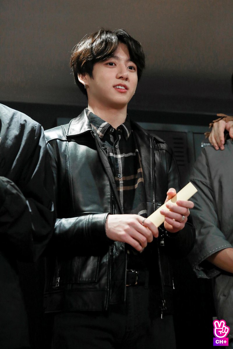 Jimin17492012's tweet photo. โอ็ยยยลูกทำไมน่ารักอย่างงี้ มีความเหมาะสมที่สุด5555 #kookmin https://t.co/xrHZrHYh3r