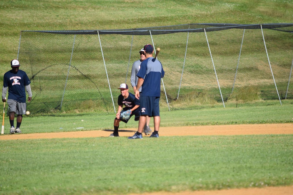 BLBulldogsVT's tweet image. Our coaches doing what they love to do.....#teachthegame #BulldogPride #btv