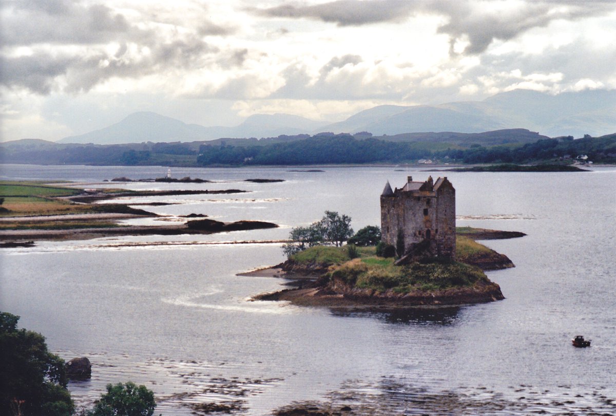 CastleRealtor's tweet image. Castle Stalker

Location: Argyll, Scotland
Built: 1440s
Floors: 4
Price: 1 Infinity Stone

This stoic castle was featured in the 1975 Monty Python movie. What it lacks in huge tracts of land, it makes up for in stunning views of the surrounding loch.
#castles #travel #Europe