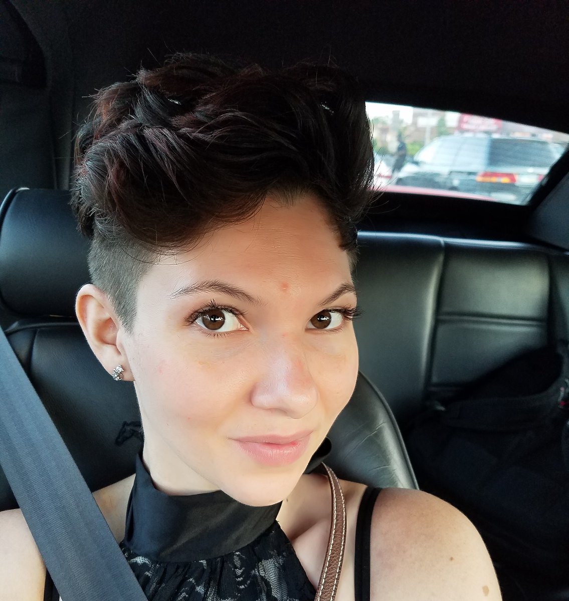 JJ_Sherwood's tweet photo. Guess who finally got a mohawk?!
#haircut #hairstyles #pomhawk https://t.co/dnkoHcccqm