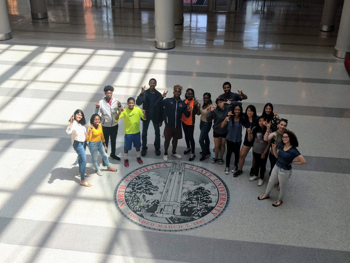 SciencesDiverse's tweet photo. We had a great group this weekend with 16 high school students interested in NC State's College of Sciences and the College of Natural Resources. Thank you to all of the faculty, staff and students who showed them great Science at State. #WolfpackWeekend @NCStateSciences https://t.co/uZPIHfsyAP