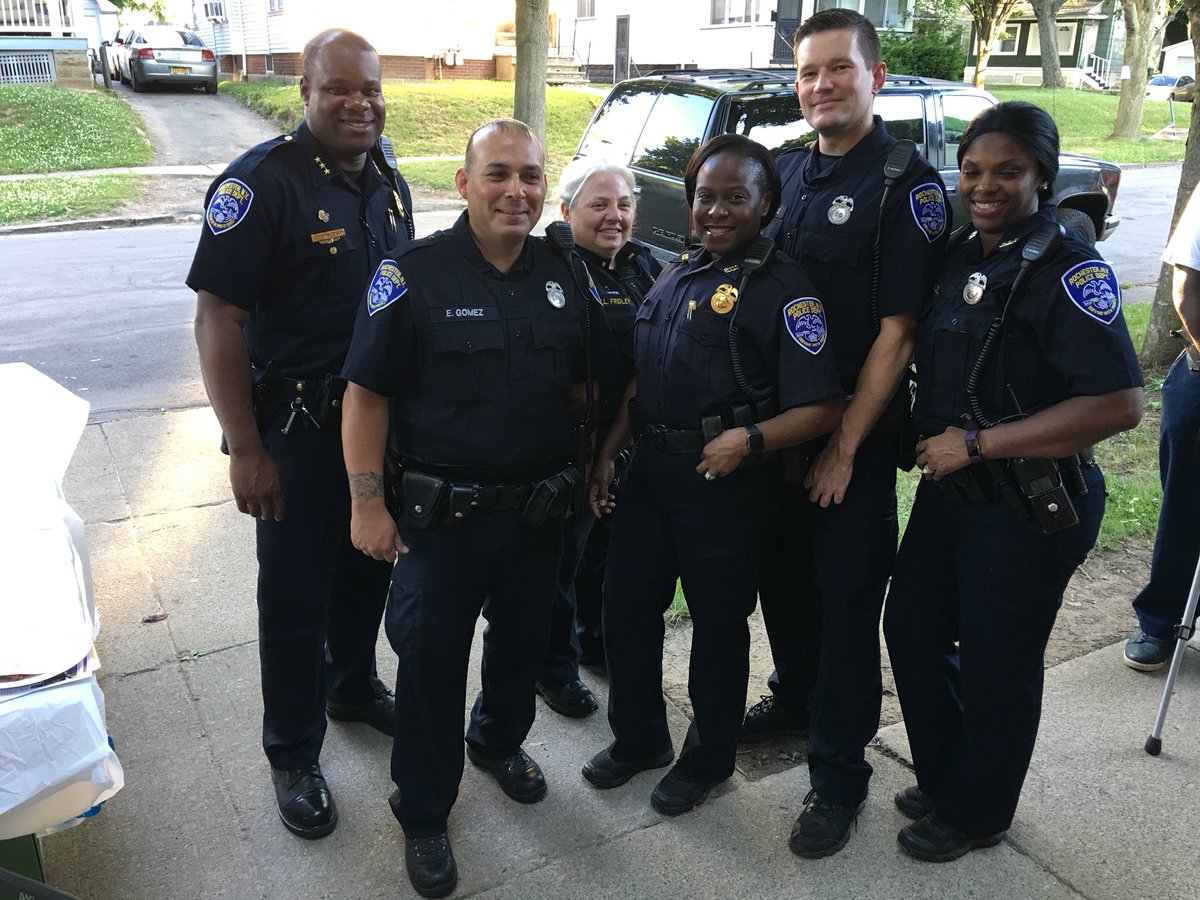 RochesterNYPD's tweet photo. Clergy on Patrol-Rochester Police Officers joining Mayor Warren, local ministers and community members by engaging residents and business owners in the Norton Street area. #CommunityEngagement @LaRonSingletary @PrepRpd @CityRochesterNY @RocNYOCS https://t.co/oi7WyRE7Nx