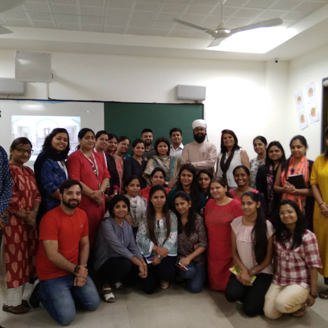 PetalsOfficial's tweet photo. #IntegratedLearning
#TeachersWorkshop was organised at Petals World School on 'Integrated Learning' by #VikramSinghRooprai. Vikramjit is a #heritage activist and #educationist. 
#PetalsWorldSchool https://t.co/xk8E9Cgkf6