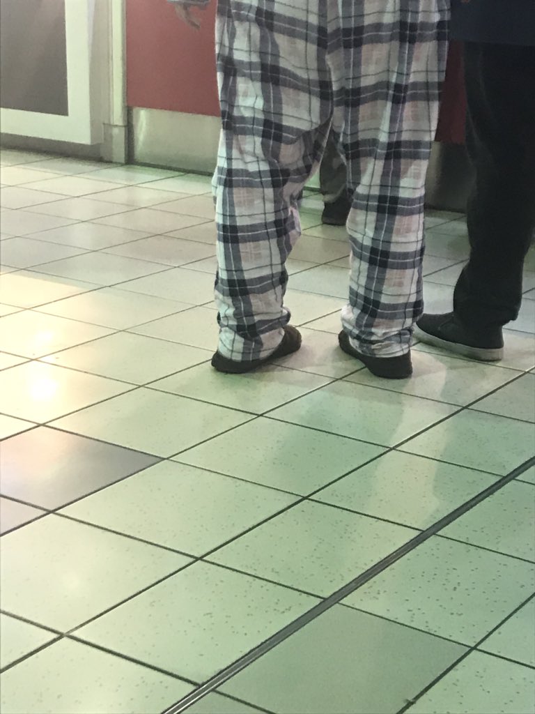 JisChrudd's tweet photo. Tick after 11 on a Tuesday at Mid Valley. Pjs, slippers. #morwelllyfe https://t.co/36qYlxeRYL