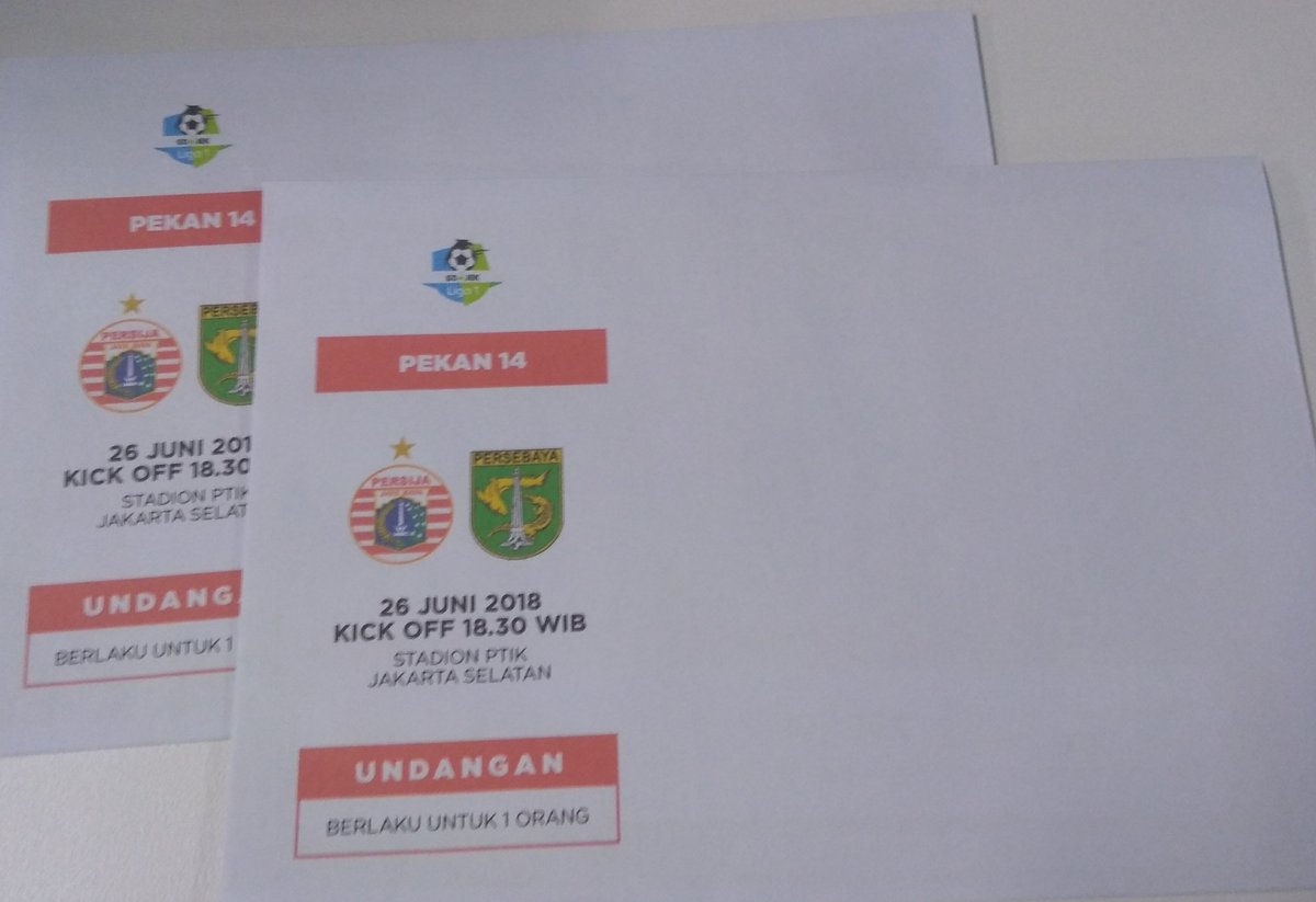 Pagi!!! ada 2 tiket buat match sore ini Persija - Persebaya di PTIK, ada yang mau? 1 jam lagi dibuat giveaway nih..RTnya dong..😂