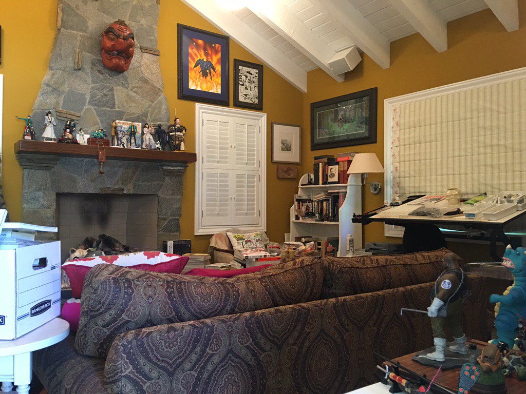 RealGDT's tweet image. Some bookshelves in Manga / Anime cabin pt 1