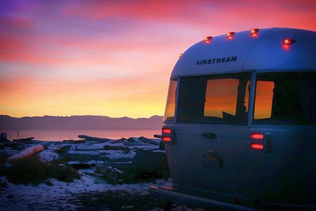 J5MM_Blog's tweet image. Airstream dreams lately heavy on my mind. Here is my first silver girl when we camped for the day at South Beach. Sunsets are off the charts in the islands. Can you tell? ift.tt/2Mnr74I