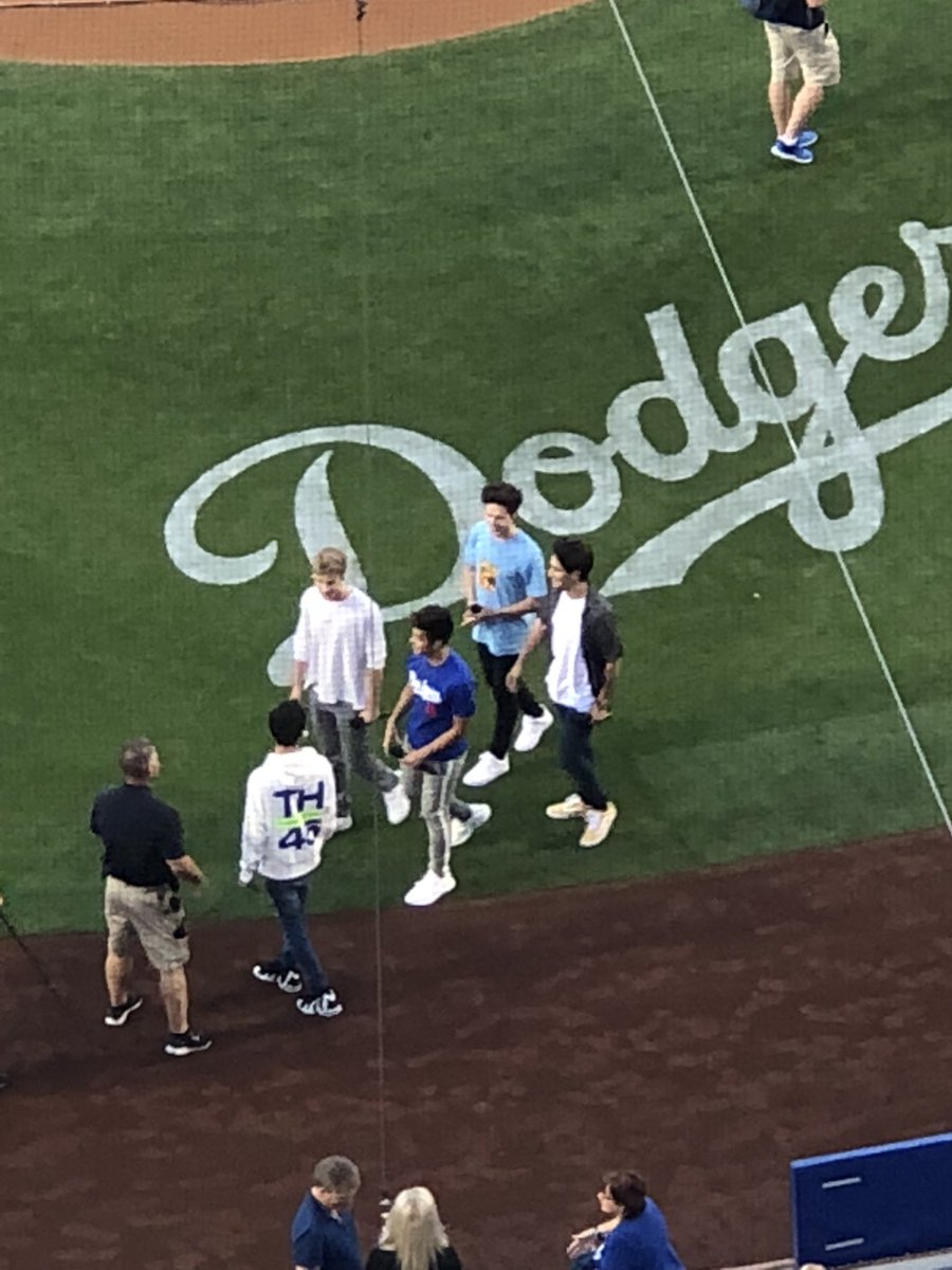 mikemitchell49's tweet photo. Great job @InRealLife on the National Anthem! It’s time for Dodger baseball! #Dodgers #BlueCrew https://t.co/WghAow9GbV