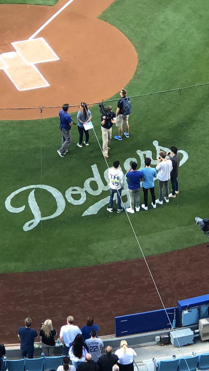 mikemitchell49's tweet photo. Great job @InRealLife on the National Anthem! It’s time for Dodger baseball! #Dodgers #BlueCrew https://t.co/WghAow9GbV