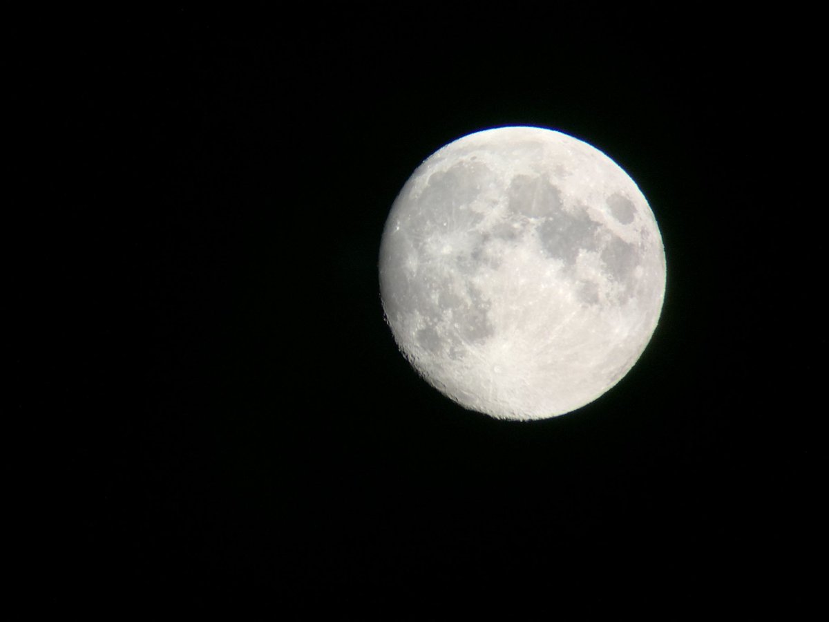 bostonpopscope's tweet photo. Moon AND Jupiter AND Saturn out tonight #blessed #spoiled #astronomy https://t.co/bXT6giCBCM