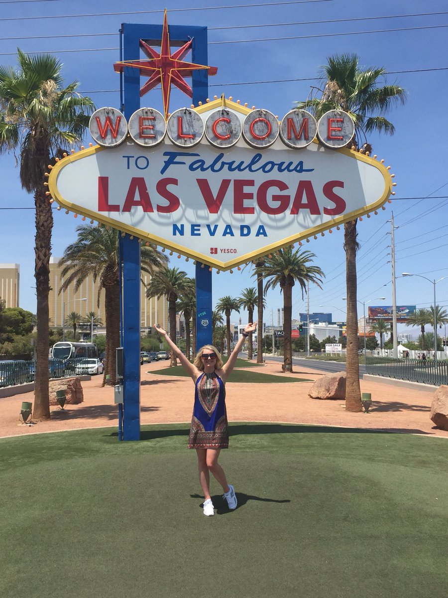 MarkEdmunds0's tweet photo. Welcome to Vegas 🤙🏼👩🏼🤙🏼 https://t.co/j8iA3k1Kz3