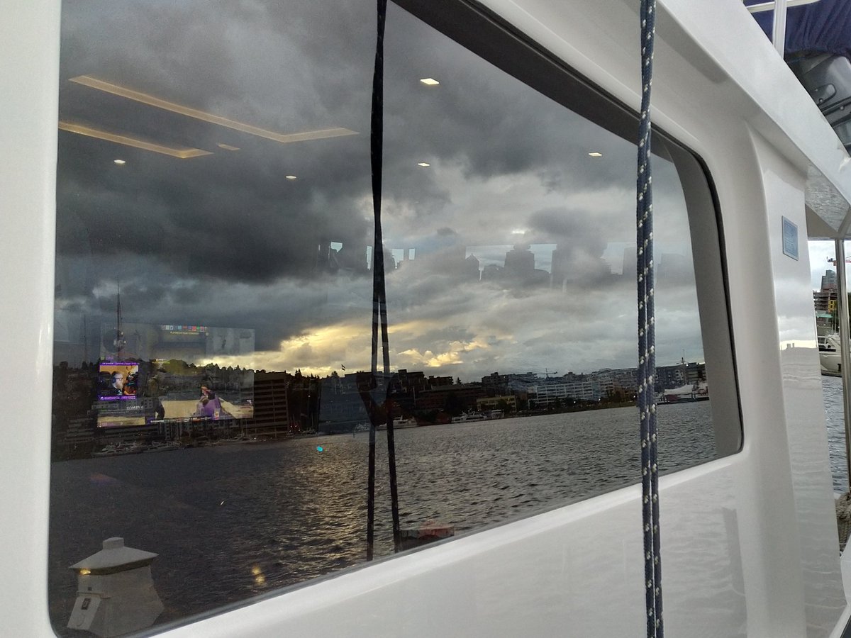 firepieman1's tweet photo. When you come back to the boat and @fl0m is waiting for you https://t.co/qpZebhngWk