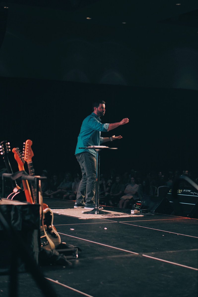 superwow's tweet photo. When the plane is late it is the next man up and God moves. Preach @rickylamarsmith preach https://t.co/srYCQmFF89