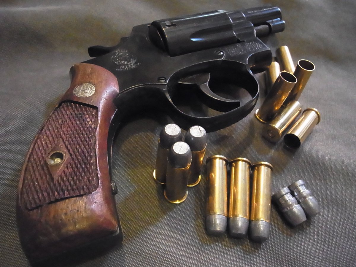 M2 Ball 今日は38スペシャルを製作 薬莢は何時ものwinchester Once Fired 弾丸は167グレインfncast弾 38スペシャルには少々重い 弾丸の長さは薬17mmで 薬莢の深くまで押し込まれる 最後にマウスを軽くファクトリークリンプして完成 T Co