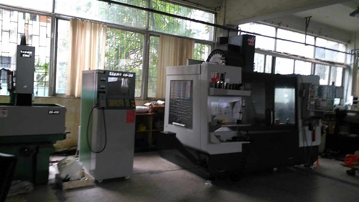 EngineeringPla1's tweet image. Molding making machine