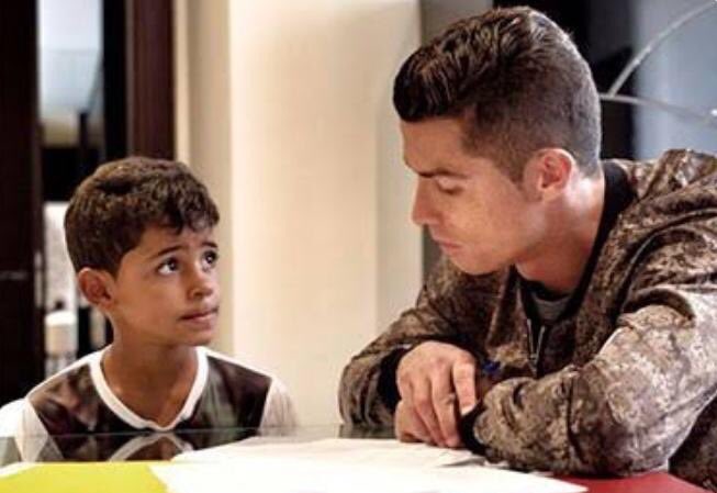 - pai me ajuda
- qual a matéria
- português 
- quem é o sujeito da frase "o melhor do mundo"
- mas essa não é a tarefa pai
- sou eu