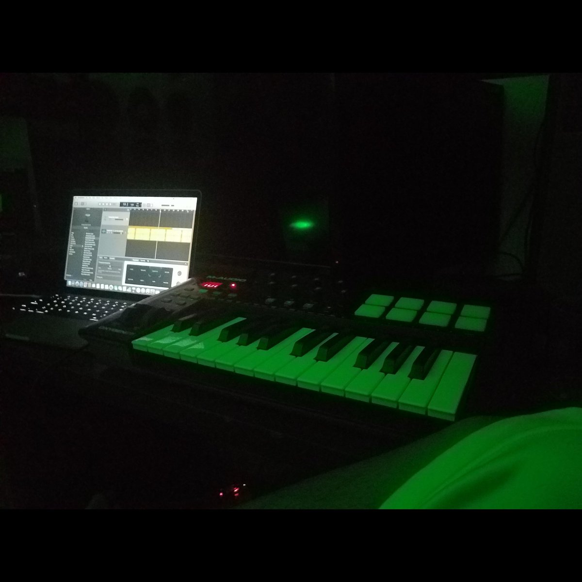 dfkalanes6's tweet image. Current View = Current Mood 👽 #maudio #minisetup #djs #techno #Dubstep #basshouse #techno #housemusic