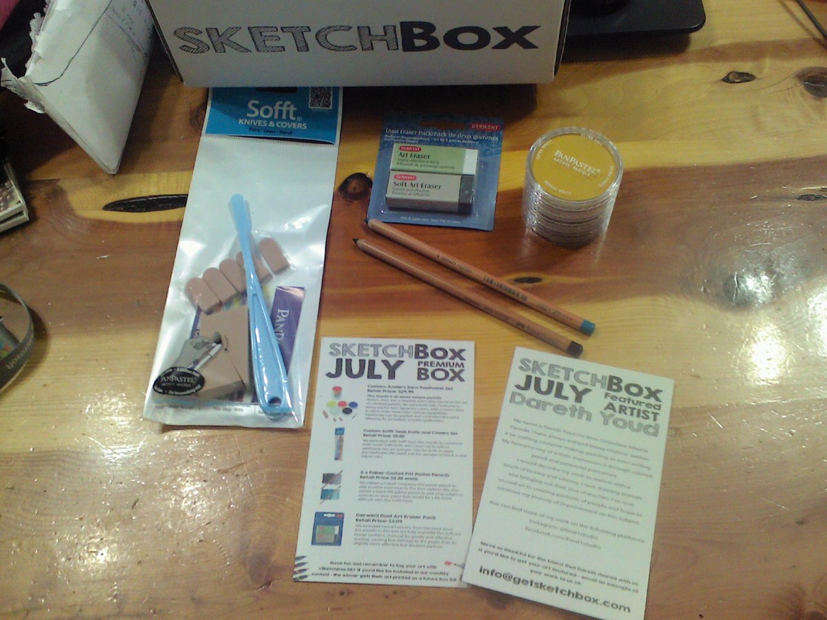 KaiyaAquamarine's tweet image. Got my #Sketchbox early this month. Pan Pastels. Never worked with them before. Excited yet nervous to try. Gotta do some research how to use it before I do. So stay tuned :) #getsketchbox