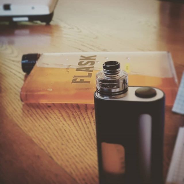 maoussevape's tweet image. Flask at meeting. #jamaissansmaflask #moddog #pulsarmod #vapers #vapinstragram #vapexpo2018 #unicornvape #maousselab #vapeporn #neverwithoutmyflask #hakuengineering #bellcap #lemonpie #meeting #vapelife #vapefam #frenchtouch #france #frenchvape #ecig #ej… ift.tt/2MrMulx