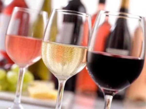 Rosados, orgánicos y botellas extravagantes: las nuevas tendencias del #vino en el mundo - ow.ly/Quea30kFh1X  #vinos #bodegas #rosados #tendencias