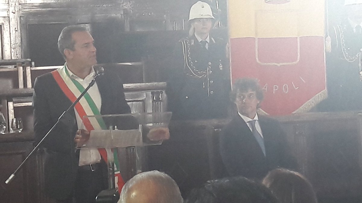 #Napoli #MaschioAngioino @albertoangela cittadino onorario @ComuneNapoli @demagistris @TgrRai @RaiNews @tgr_campania