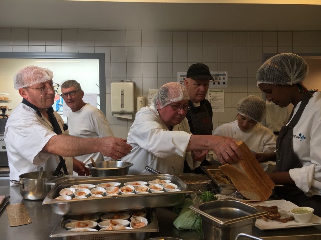 ElkeDeschryver's tweet photo. Elk talent telt! Project ‘Alfa naar werk’ helpt anderstalige analfabete werkzoekenden aan het werk in de #horeca #samensterkvoorwerk #compaan #cbeleerpunt #ingent #VDAB https://t.co/FG4B4D2Ur2