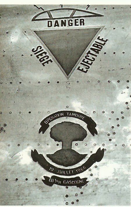 pierre1833's tweet photo. Et pour conclure, le petit insigne qui démontre que la France était bel et bien entrée de plein dans l'ère de la dissuasion nucléaire : celui de l'opération "Tamouré" peint sur le Mirage IV A n° 9 "Alpha Hotel".
#endofthethread https://t.co/EjJIMTbYjK