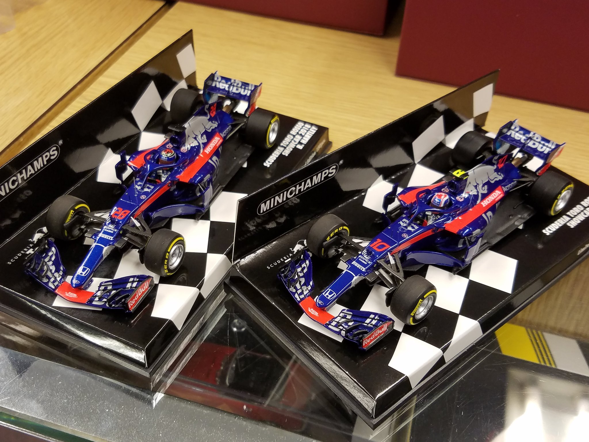 流行-ミニチャンプス トロロッ•ソ STR13 2018 トロロッソ・ホンダ初