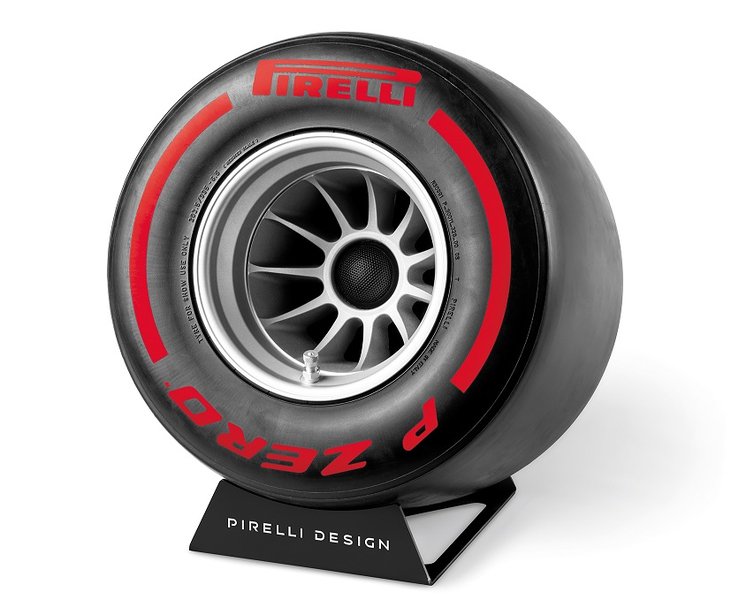 MotorChicche's tweet photo. Con @Pirelli P ZERO sound tuned by @ixoost l' HI-FI è da #F1 !!! #Pirelli @pirellisport #Modena #PZero #design Leggi https://t.co/xr2mv9te0i https://t.co/ZikERiwJRx