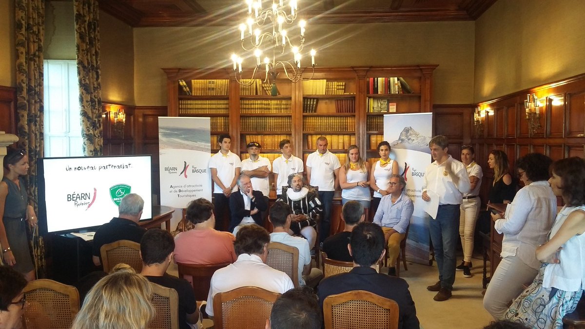 Le #TDF2018 est lancé. Nos #ambassadeurs @BearnPyrenees ferons connaître notre territoire à travers la France <a href="/SectionPaloise/">Section Paloise Béarn Pyrénées</a> #vinJurancon