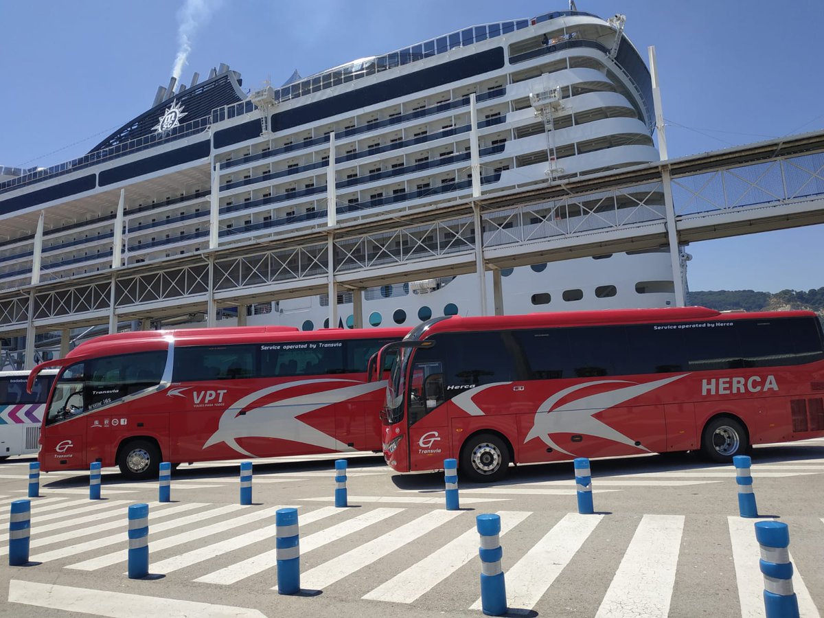 Imágenes  de los traslados del Colegio IES Pere Esplugues de Pobla Llarga al Puerto de #Barcelona con los alumnos listos a embarcar en el #crucero <a href="/MSCCrucerosESP/">MSC Cruceros</a> .
Fotos: Higueras y Marcos Vela
¡Viaje en la mejor compañía!
#autocaresvalencia #autocares #autobus