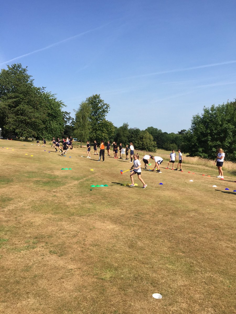 bdgolf1's tweet image. @AbbeyTimes @CheshireGDG 200 Kids at the club this morning and 160 more this afternoon #trigolf #juniorgolf #cheshire #northwich #schools #northwest #competition #rt ⛳️👌👍🏆
