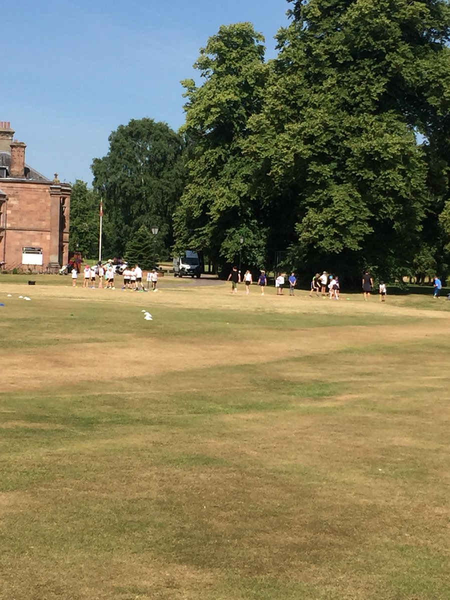bdgolf1's tweet image. @AbbeyTimes @CheshireGDG 200 Kids at the club this morning and 160 more this afternoon #trigolf #juniorgolf #cheshire #northwich #schools #northwest #competition #rt ⛳️👌👍🏆