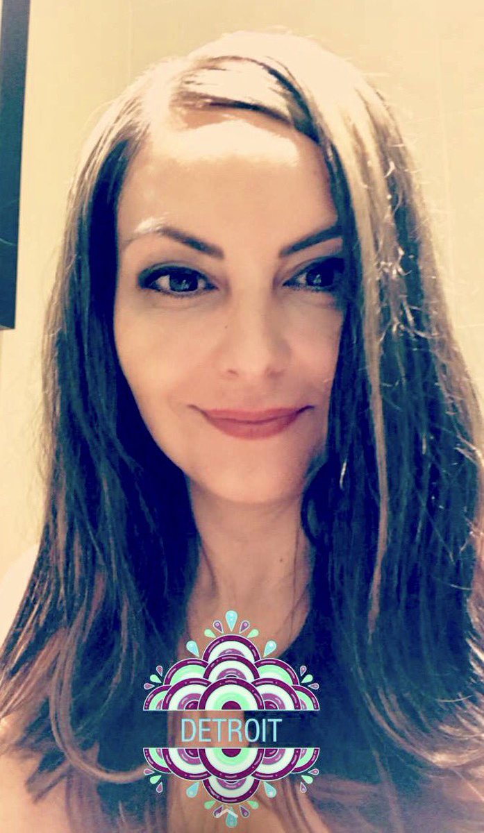 Michellannlee's tweet photo. Throw back of my messy hair! Yeah, I don’t care😘💆🏻‍♀️#messyhair #dontcare #throwback https://t.co/dRXaa3XETE