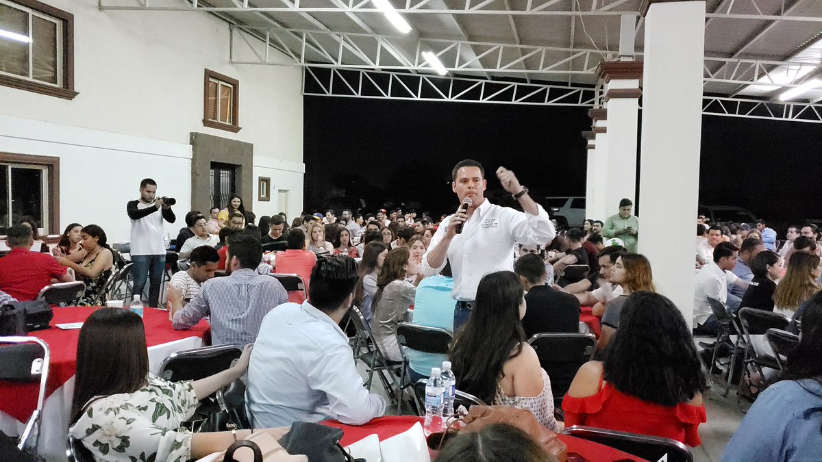 RomeroCoello's tweet photo. Con @JoseAMeadeK, los jóvenes tendrán un papel prioritario en la construcción del México que queremos, al votar por #PepePresidente votarán por un país con más desarrollo. #JóvenesConMeade https://t.co/lg7Ml4M50L