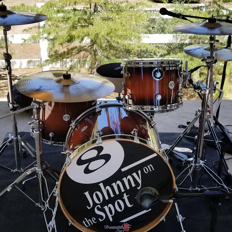 Looking forward to being able to play this beauty again. 
<a href="/DiemondStar/">Diemond Star ®</a> <a href="/dwdrums/">Drum Workshop, Inc.</a> <a href="/ZildjianCompany/">Zildjian Company🌕</a> @EvansDrumheads #livemusic #johnnyonthespotmusic #shouldersurgery #recovering #drums #drummer #femaledrummer #drumsharing #roadiegearworks
