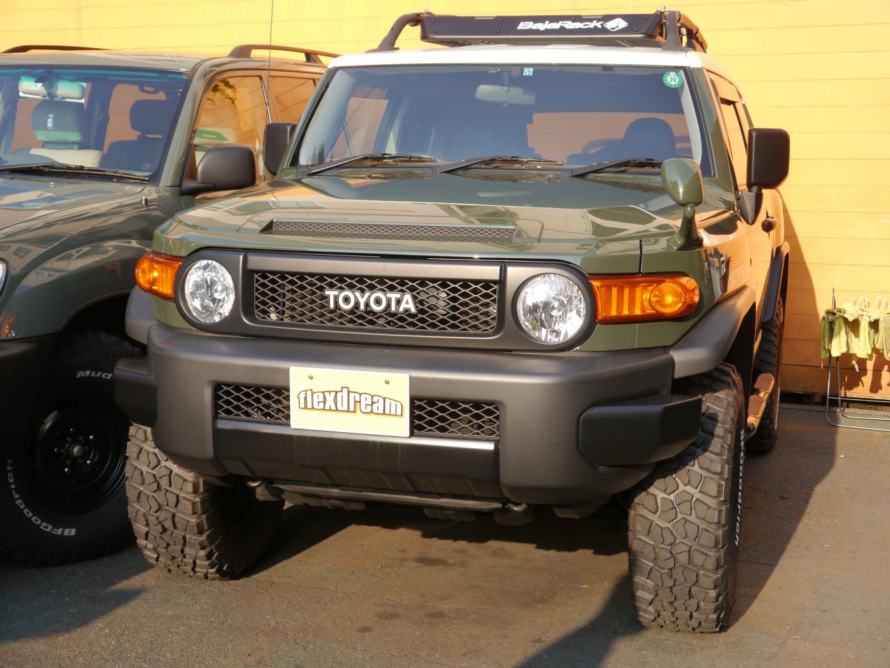 ランクル専門店 Flexdream調布店 fjクルーザー大集合 カラーバリエーション豊富 なfjクルーザー のご紹介 まず1台目はこちら Fjクルーザー アーミーグリーン 数あるfjクルーザーの中でも希少なカラーの1台 us純正ラックにbajaの ランクル専門店 Flexdream調布店 fjクルーザー大集合 カラーバリエーション豊富 なfjクルーザー のご紹介 まず1台目はこちら Fjクルーザー アーミーグリーン 数あるfjクルーザーの中でも希少なカラーの1台 us純正ラックにbajaの