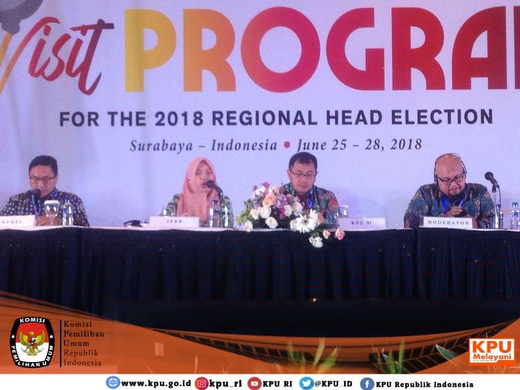 KPU_ID's tweet photo. Titi Perludem: Perjalanan Demokrasi Indonesia The Right Track, Indeks Global Indonesia Memimpin di Kawasan. Abd Gaffar UGM: Tiga Arus Politik, Down Top, Top Down serta Campuran. Ferry Liando Unsrat: Catatan Penyelenggara Pilkada dan Pemilu 2019 #KPUmelayani #EVP2018 https://t.co/OSzA0j6qn4