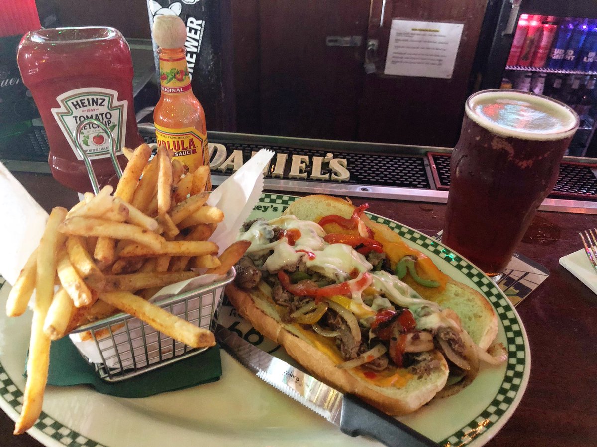 LAFoodiesSocial's tweet image. #cheesesteak with #frenchfries and #amberbeer @barneysbeanery #westwood
Watching #worldcup2018  #iranvsportugal🇮🇷🇵🇹