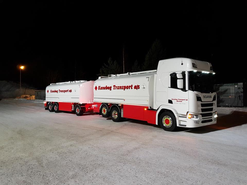 Burgtrailers's tweet photo. Recent is er weer een nieuwe Eurotank/Burg combi aan het Noorse Kanebog Transport geleverd. Net zoals met de vorige combinatie's zijn het weer mooie plaatjes geworden !  #transport #tank https://t.co/Rxnz1f8yUQ