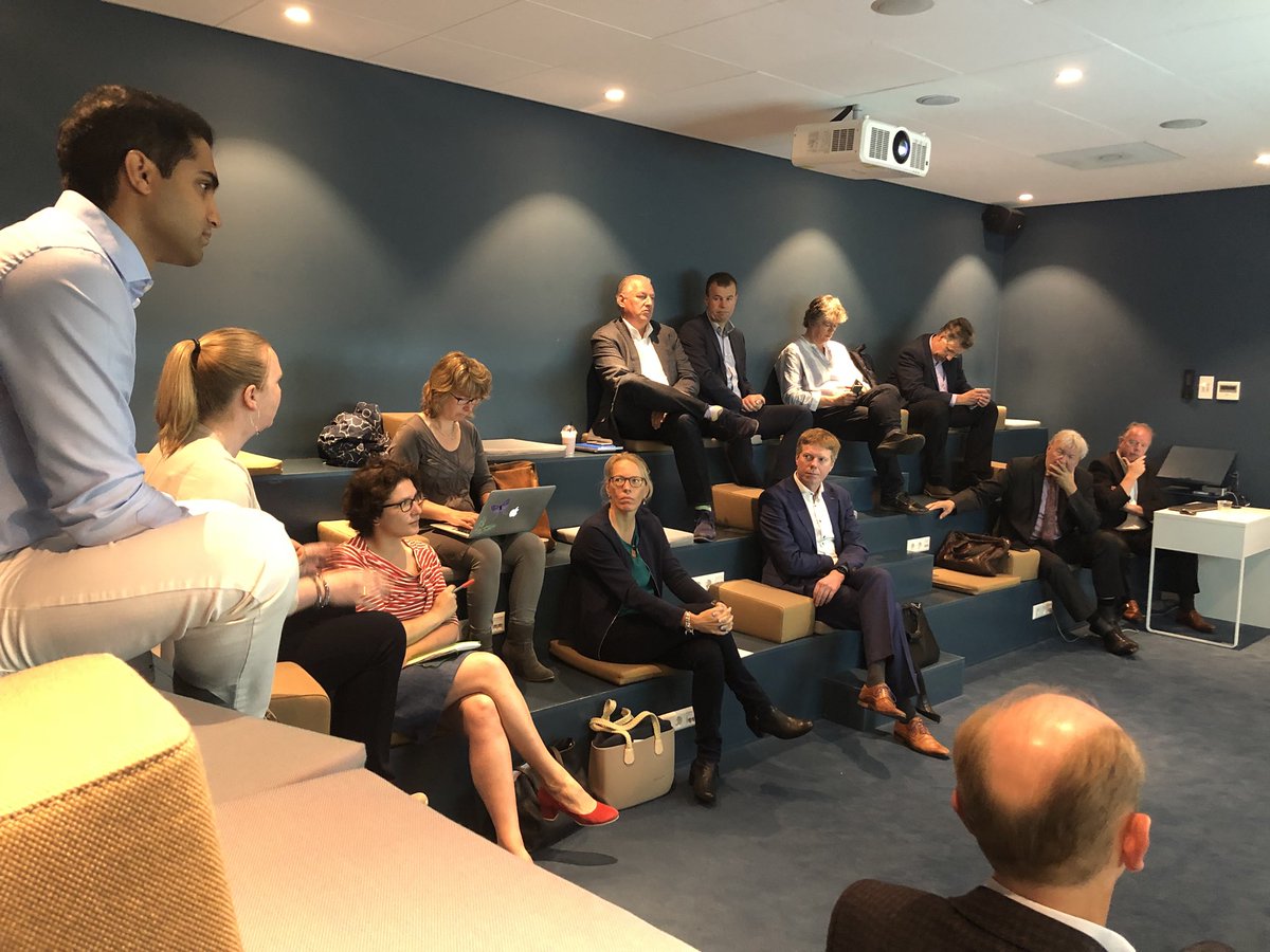 Leonie Brouwer van <a href="/VNGemeenten/">VNG</a>  over klantgedreven dienstverlening. Met oa. Directeuren dienstverlening G4, Dimpact en VNG bij @wigo4it #ontmoetingsplein #interactiestrategie #serviceformules