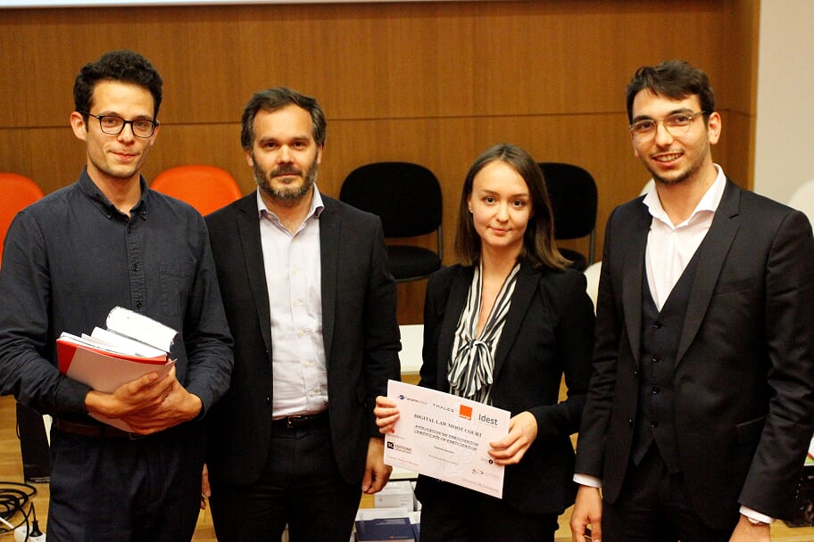 UnivPoitiers's tweet photo. 👏🏆 Bravo à nos étudiants du Magistère dont l'équipe est arrivée 3ème du concours de droit #numérique @DigitalLawMCC et félicitations à Matthieu Beaune, étudiant à @UnivPoitiers sacré meilleur plaideur du #concours ! #droitdunumérique #DLMCC https://t.co/CO3UCicfNV