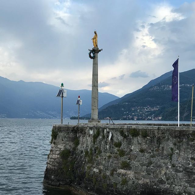 Luino is on the east side of Lake Maggiore and has an old historic center. In addition, the nostalgic fishing port, the large marina and the market on Wednesday are worth a visit.
🇮🇹
🇮🇹
🇮🇹
#luino #lagomaggiore #varese #lagomaggioreitalia #fishing… ift.tt/2yIOPGH